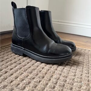 Girls H&M Black Chelsea Boots - Sz 2